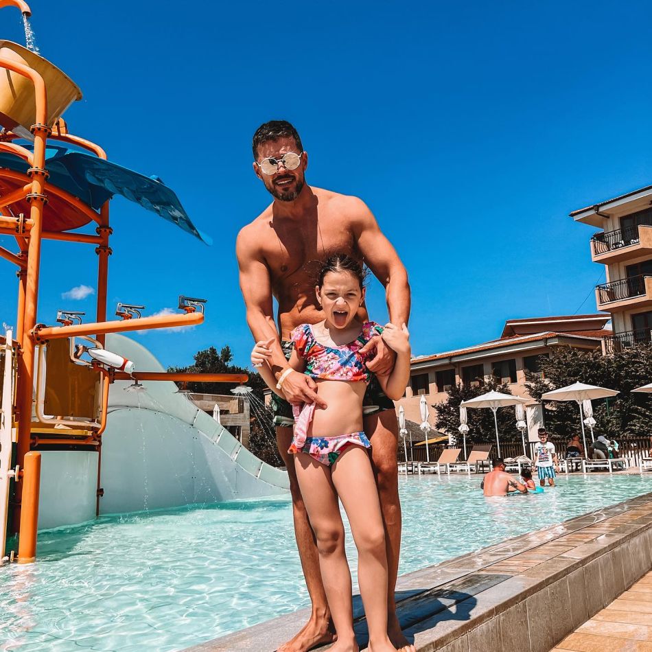 Victor Slav și-a luat fiica și au plecat în Bulgaria.Fostul prezentator tv s-a împăcat cu fosta iubită, Selina, care l-a înșelat