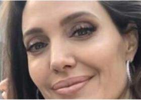 Angelina Jolie a vizitat Ucraina. Actrița a mers la copiii unui internat din Lviv