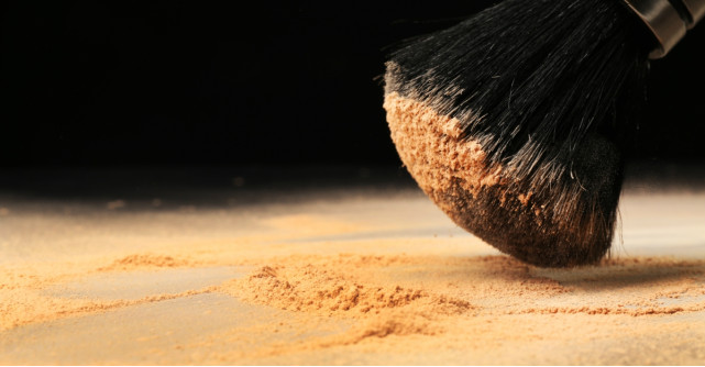 Brush&Go™, pudra translucidă cu SPF 30, esențială în lunile de vară