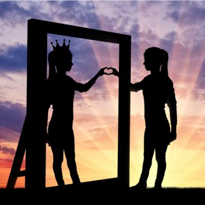 Astrologie: Ce vezi cand te uiti in oglinda in functie de zodia ta