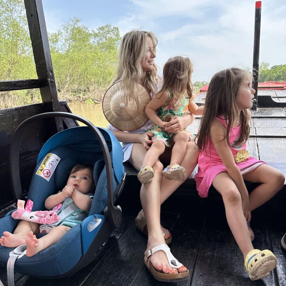 Laura Cosoi, despre concediul de maternitate: Eu cred că acest concediu de doi ani este un pericol...