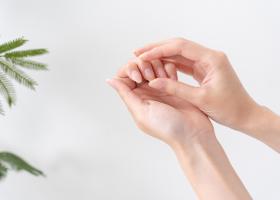 Descoperă manichiura japoneză, noul trend pentru unghii cu aspect sănătos și natural, pe care o poți realiza acasă foarte ușor 