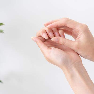 Descoperă manichiura japoneză, noul trend pentru unghii cu aspect sănătos și natural, pe care o poți realiza acasă foarte ușor 