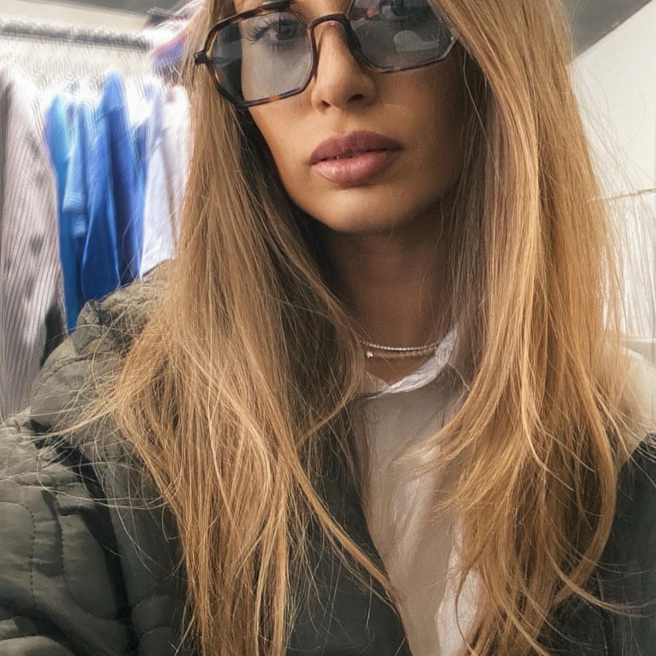 Iustina Loghin, imagini de colecție cu sora sa! Uite cât de bine seamănă cele două 