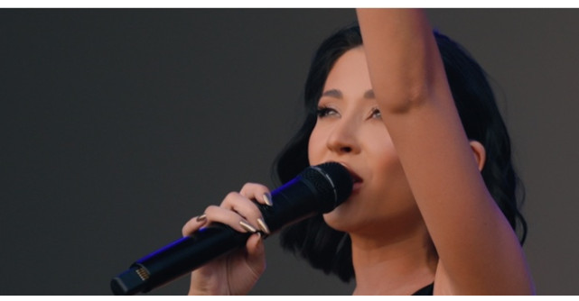  Nicole Cherry a strălucit în deschiderea lui Jennifer Lopez în fața a zeci de mii de oameni în Piața Constituției