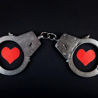 Chiar te iubeste sau doar e dependent de tine?