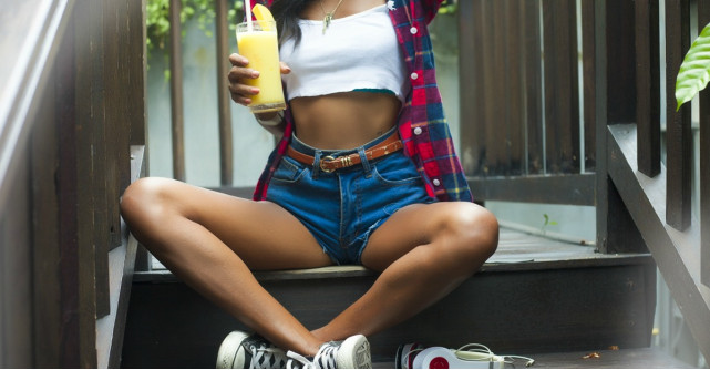 Cum purtam bluza scurta crop vara asta