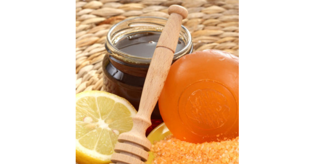 10 Tratamente cu miere pentru frumusete