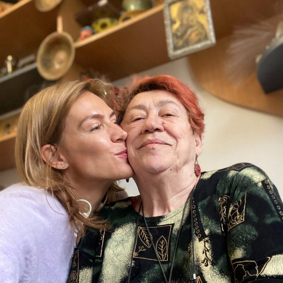 Doliu cumplit pentru Roxana Ciuhulescu! Mama vedetei s-a stins după lupta cu cancerul