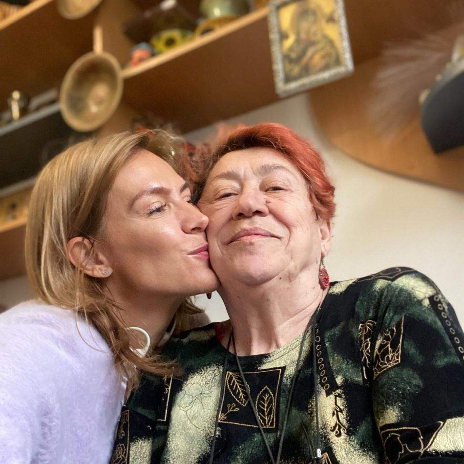 Doliu cumplit pentru Roxana Ciuhulescu! Mama vedetei s-a stins după lupta cu cancerul