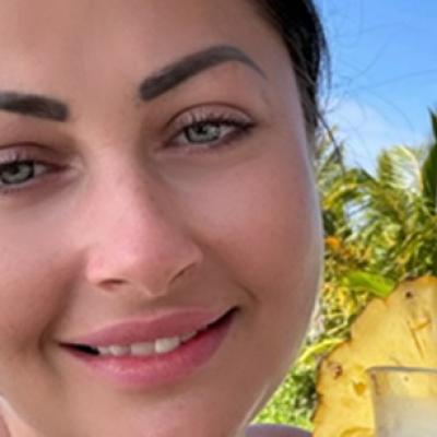 Gabriela Cristea se lansează în lumea afacerilor cu delicii culinare făcute în casă. Cât costă un borcan de zacuscă?