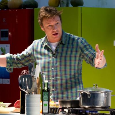Wall-Street: Viata lui Jamie Oliver: cum a devenit cel mai iubit bucatar al lumii