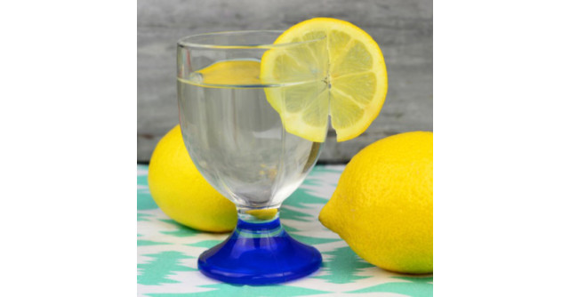 10 motive sa bei APA cu LAMAIE in fiecare zi!