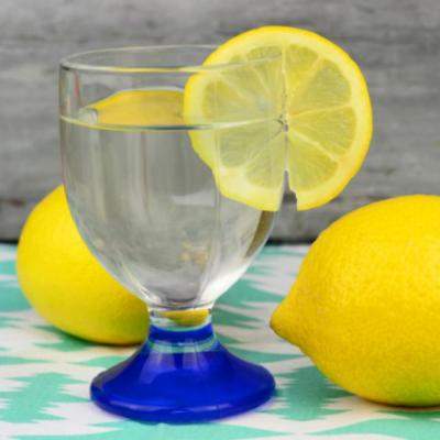 10 motive sa bei APA cu LAMAIE in fiecare zi!