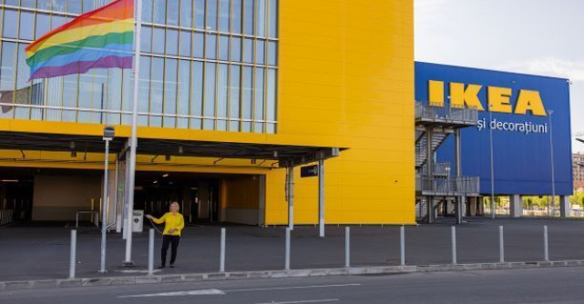 IKEA România ridică steagul curcubeu și sprijină drepturile LGBT+ prin campania Dragostea e dincolo de cei patru pereți