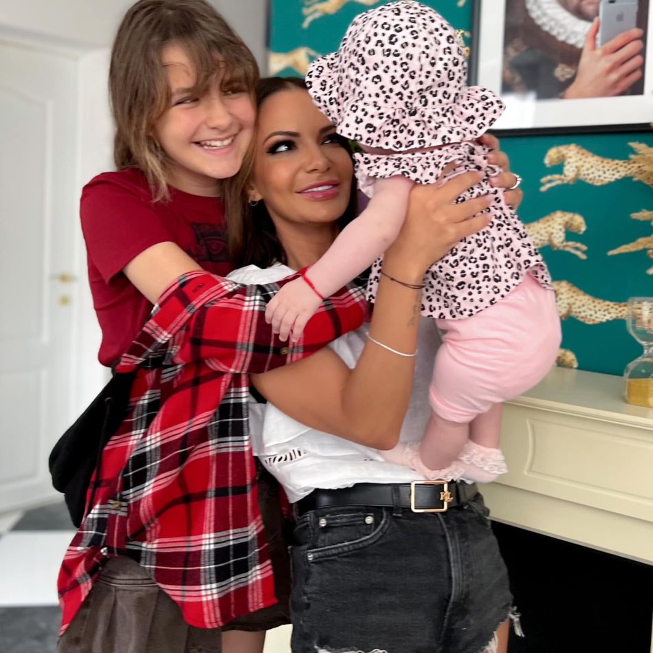 Andreea Antonescu, cea mai fericită mămică! Fiica ei cea mare, Sienna, se mută în România