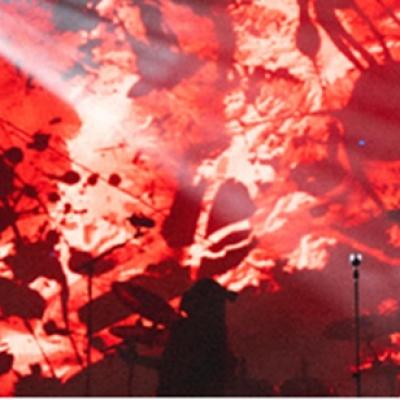 EMAA dă tonul la dans cu Roșu stins