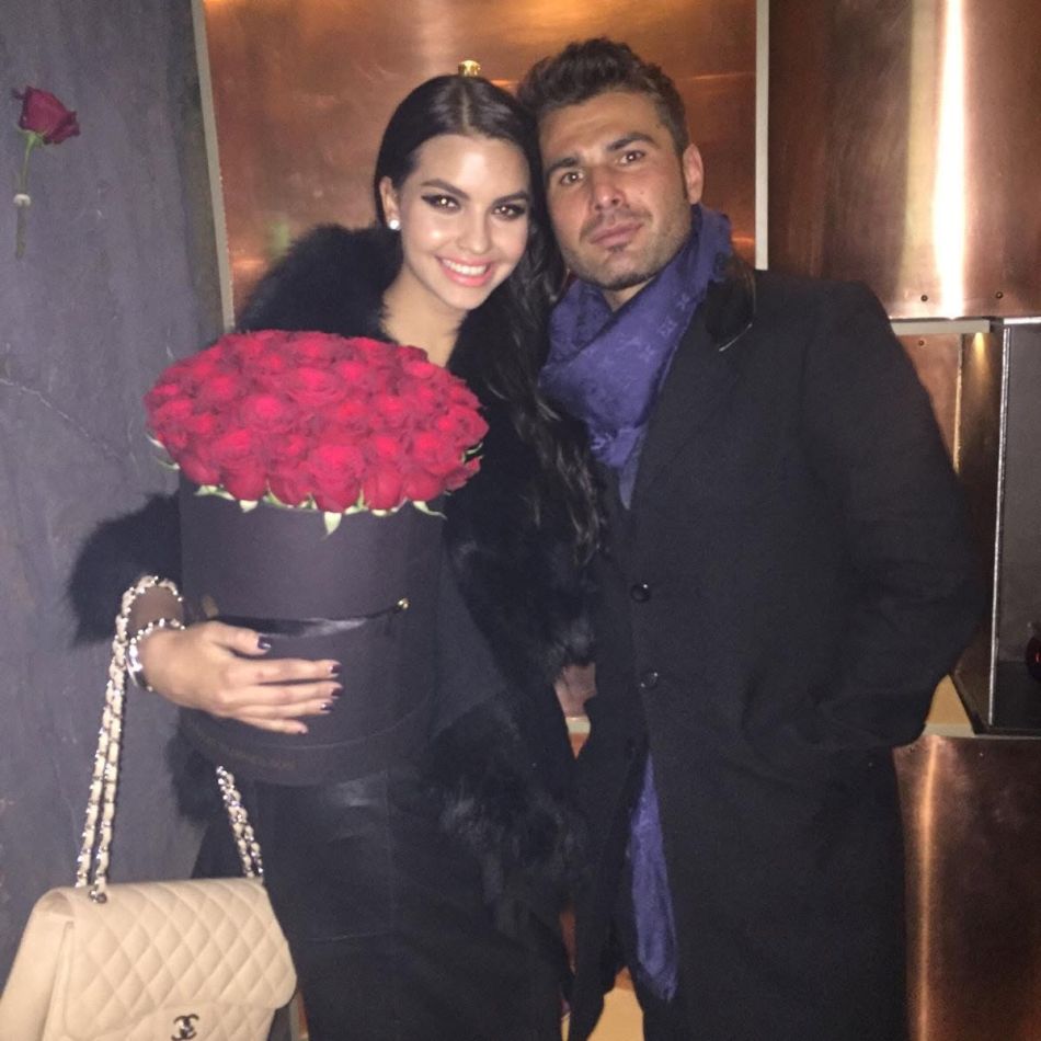 Adrian Mutu și-a surprins soția cu un gest romantic chiar în mijlocul străzii. Declarația de dragoste care i-a cucerit pe fani
