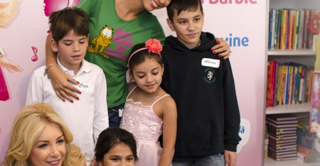 Sun Plaza Shopping Center si Cristina Herea au adus zambetul pe buzele copiilor din cadrul Asociatiei 