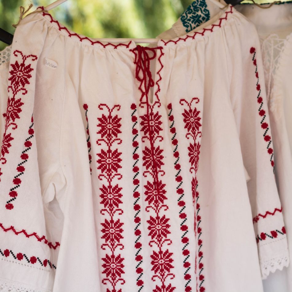 24 iunie: Ziua în care sărbătorim minunata ie românească, simbolul național care a cucerit o lume întreagă