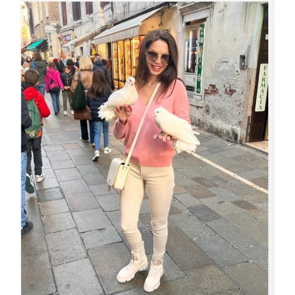 Cristina Spătar s-a căsătorit religios cu milionarul Vicențiu Mocanu. Cum a arătat rochia de mireasă de 10 kilograme?