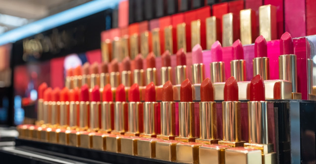 Ghidul complet pentru alegerea rujului perfect: Cum să îți găsești nuanța ideală pentru orice ocazie