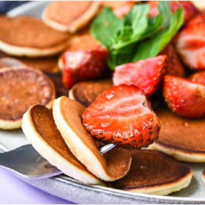 Mini-pancakes din felii de banana cu scortisoara, mic dejun cald pentru dimineti racoroase