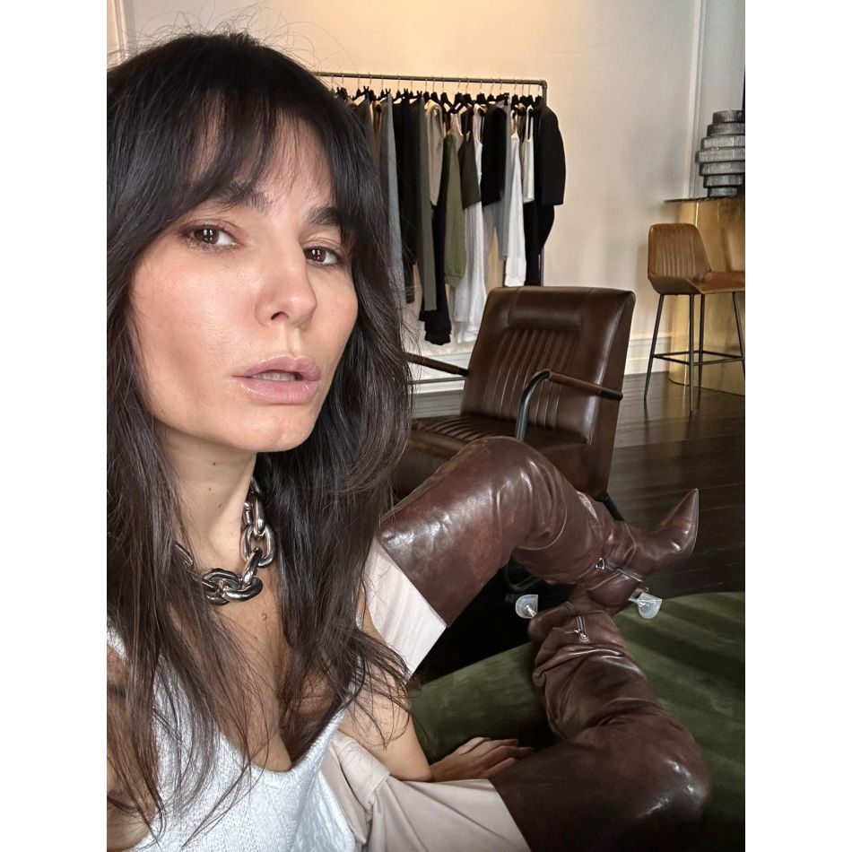 Dana Budeanu, reacție acidă pentru bărbații care se pupă pe obraz: Ce ai pe dedesubt? Tanga?