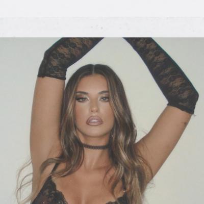 Cine e Antonia Iacobescu: Viața și cariera celebrei cântărețe din România