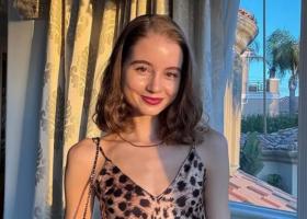 Îi calcă pe urmele mamei sale! Irina Columbeanu a strălucit pe podium la Transilvania Fashion Week