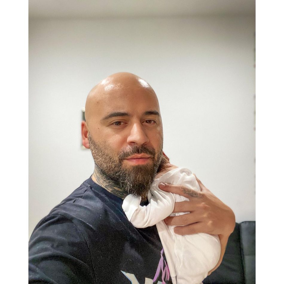 Matteo a tras sperietura vieții sale după ce un copac a căzut peste banca unde se juca fiica sa