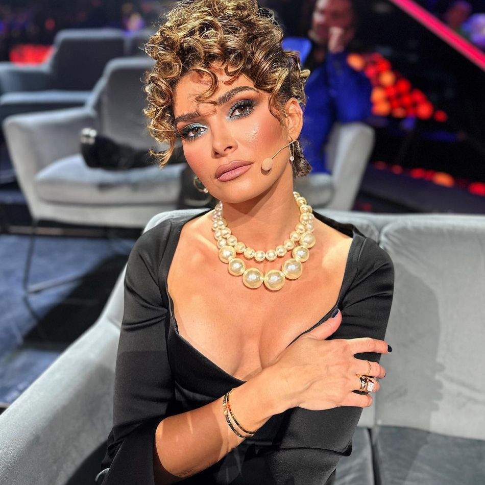 Alina Pușcas, detaliul pe care l-a observat la înmormântarea tatălui său! Vedetei i-a lipsit iubirea paternă