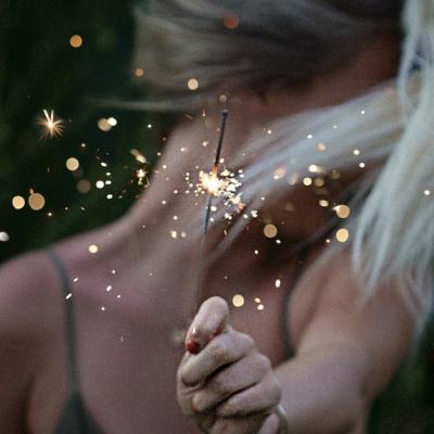 Mesaje de la mulți ani pentru fete - cele mai frumoase urări și felicitări. Mesaje de la mulți ani frumoase si scurte