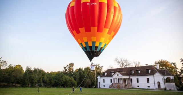 Zboară cu balonul cu aer cald sau mergi la cinematograful urșilor