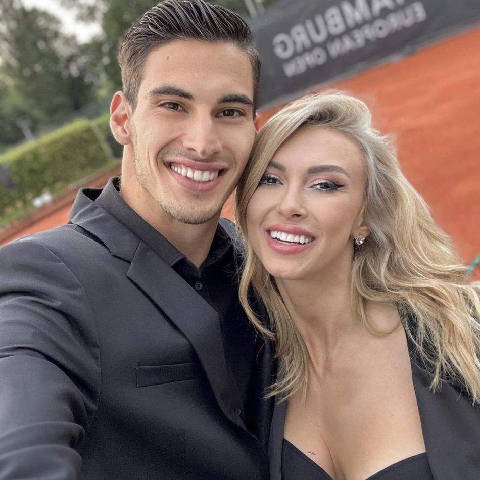 Andreea Bălan a plecat din România, după Victor Cornea: În sfârșit îl îmbrățișez și-l pup pe iubitul meu...