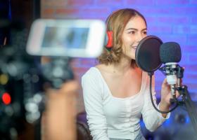 Cele mai bune filme care se desfășoară într-un studio de radio