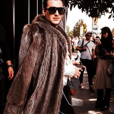 Vladimir Tătaru, criticul de modă școlit la Milano, demască falsitatea din online