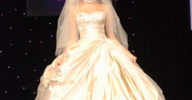 Moda romanesca defileaza  la The Bride Show Dubai 