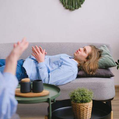 Cum poți merge la psiholog prin CNAS fără să plătești? Cine poate beneficia de servicii decontate