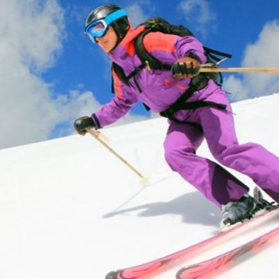 Cum sa eviti entorsa de genunchi cand practici schi. Recomandarile Societatii Franceze de Chirurgie Ortopedica