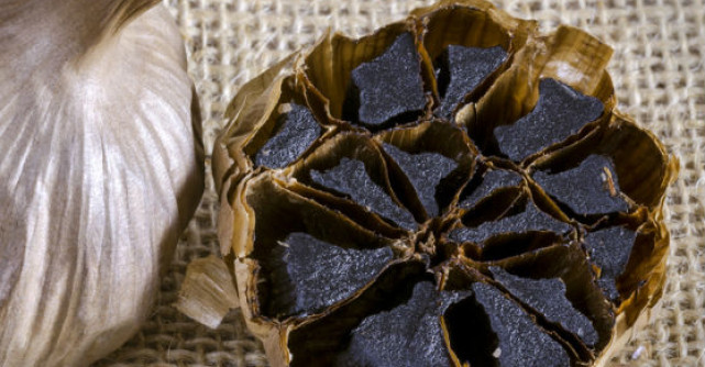 Acesta este usturoiul negru. Leguma miraculoasa cu efecte fantastice asupra sanatatii