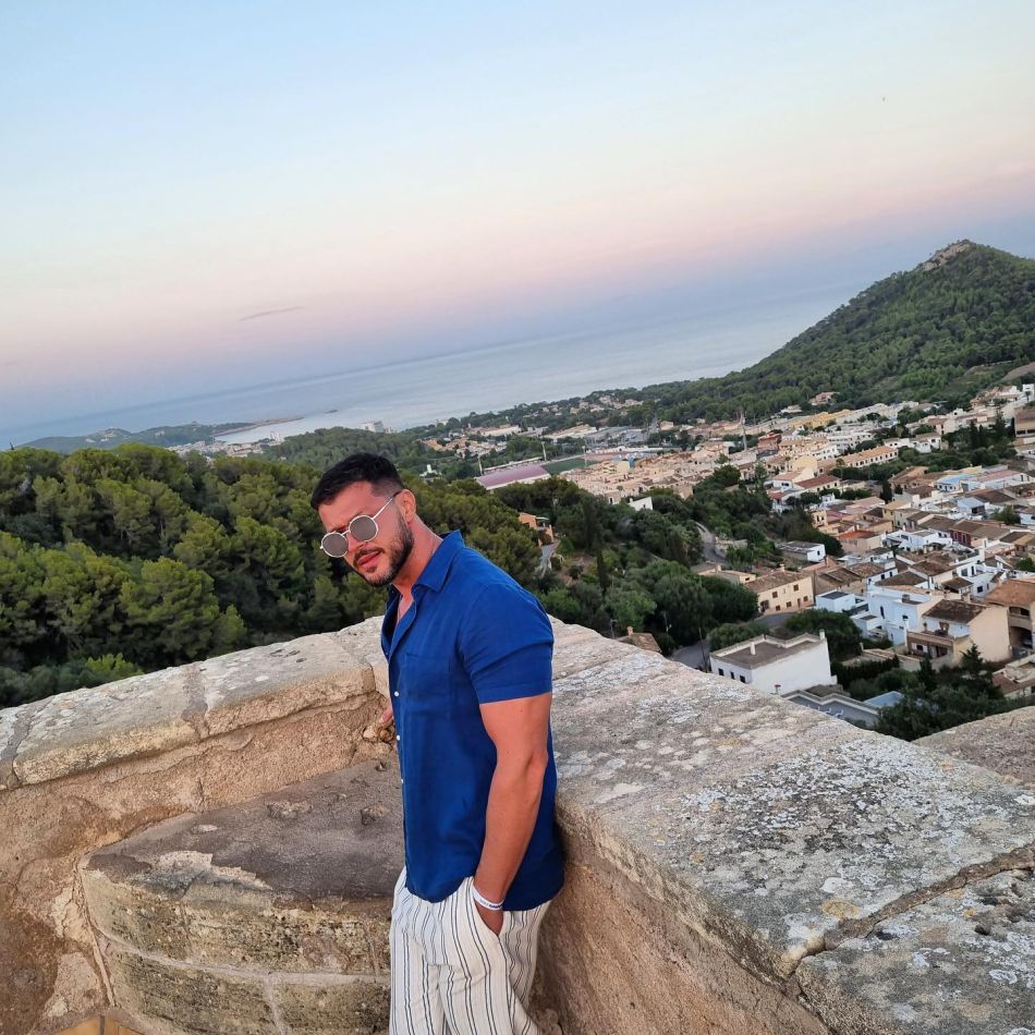 Victor Slav și-a luat fiica și au plecat în Bulgaria.Fostul prezentator tv s-a împăcat cu fosta iubită, Selina, care l-a înșelat