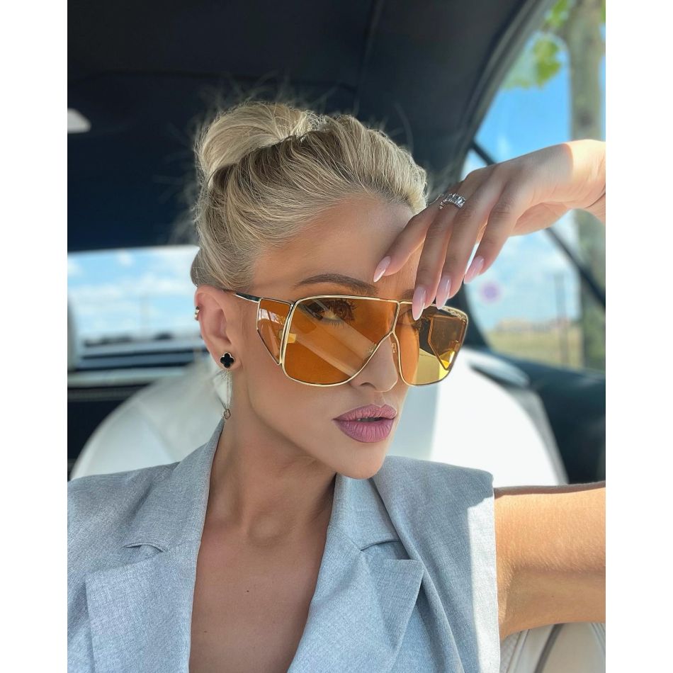 Iuliana Pepene, la brațul unui nou iubit! Cine este bărbatul care a cucerit-o pe blondină? 