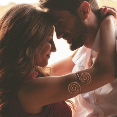 Patru semne că încă te adoră