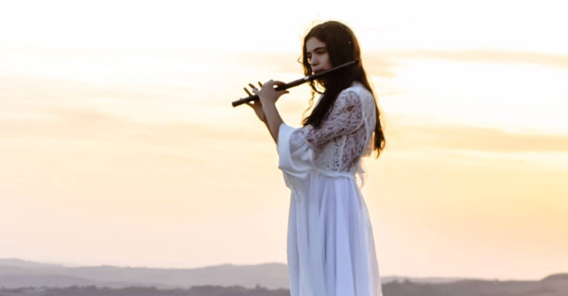 Dora Gaitanovici lansează piesa Doar Eu