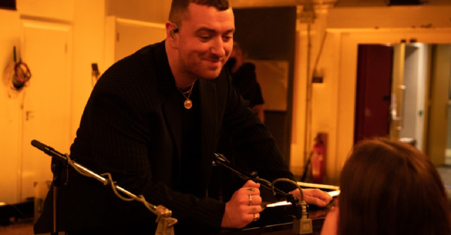 Sam Smith lanseaza albumul Love Goes, in varianta live, de la Abbey Road Studios