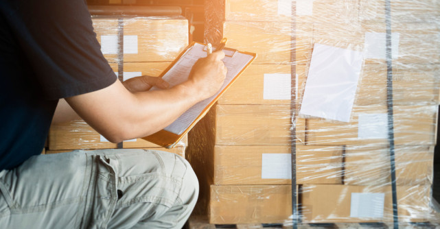 Ce opțiuni ai la dispoziție pentru a trimite colete din străinătate în România?