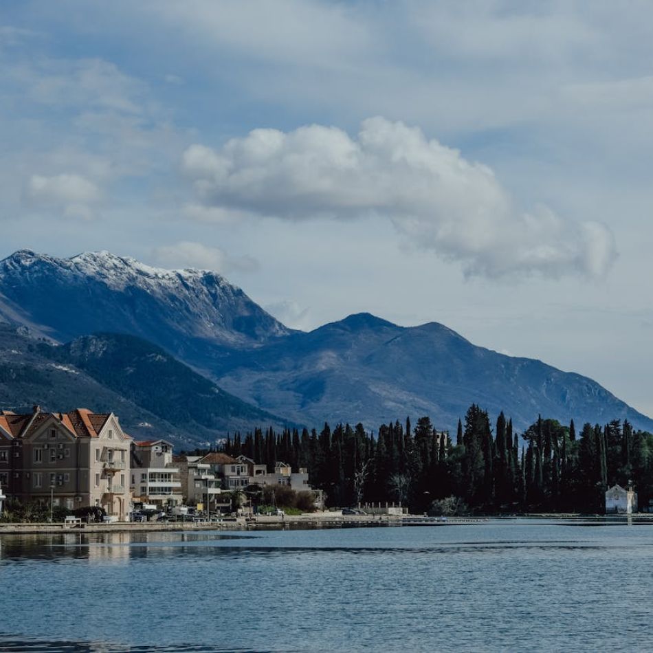 Descoperă frumusețea și tradițiile pascale în destinații ortodoxe din Europa