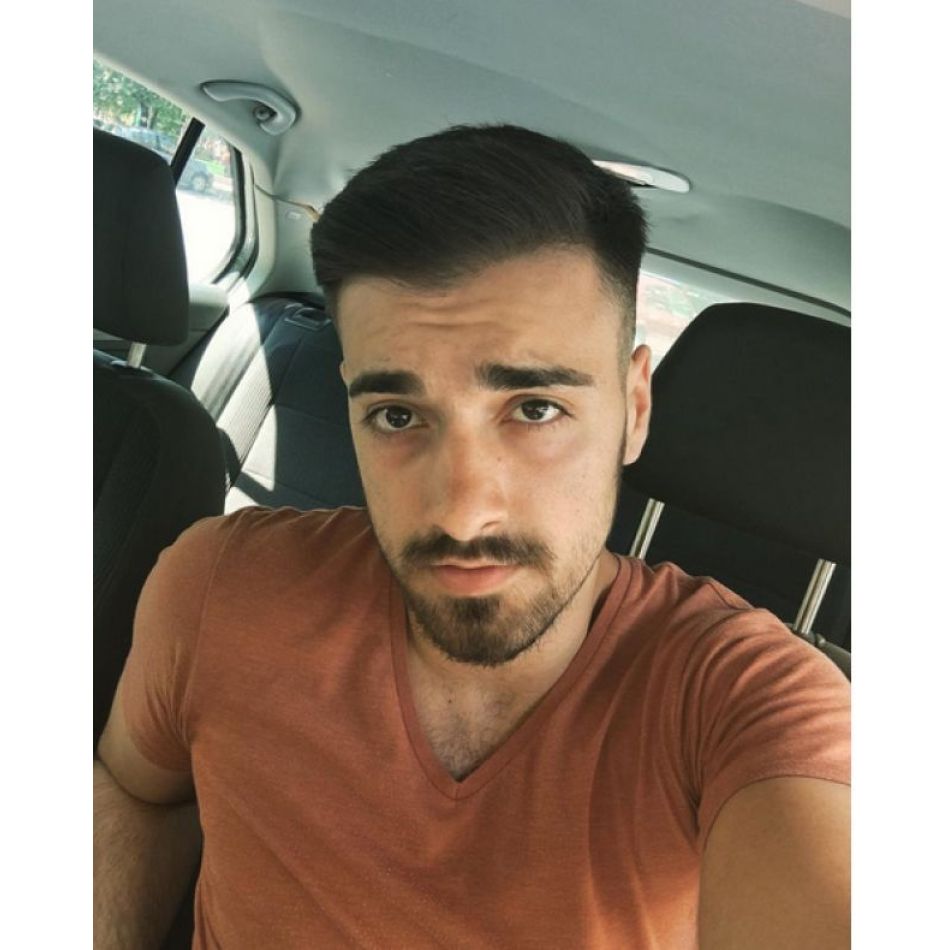 Liviu Teodorescu, gestul care i-a adus un zâmbet unui copil grav bolnav. Artistul a venit cu chitara în salonul de la spital