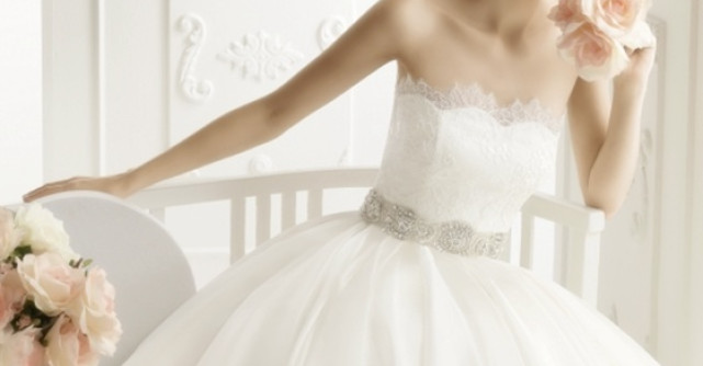 Cele mai frumoase 20 de Rochii de Mireasa cu umerii goi 